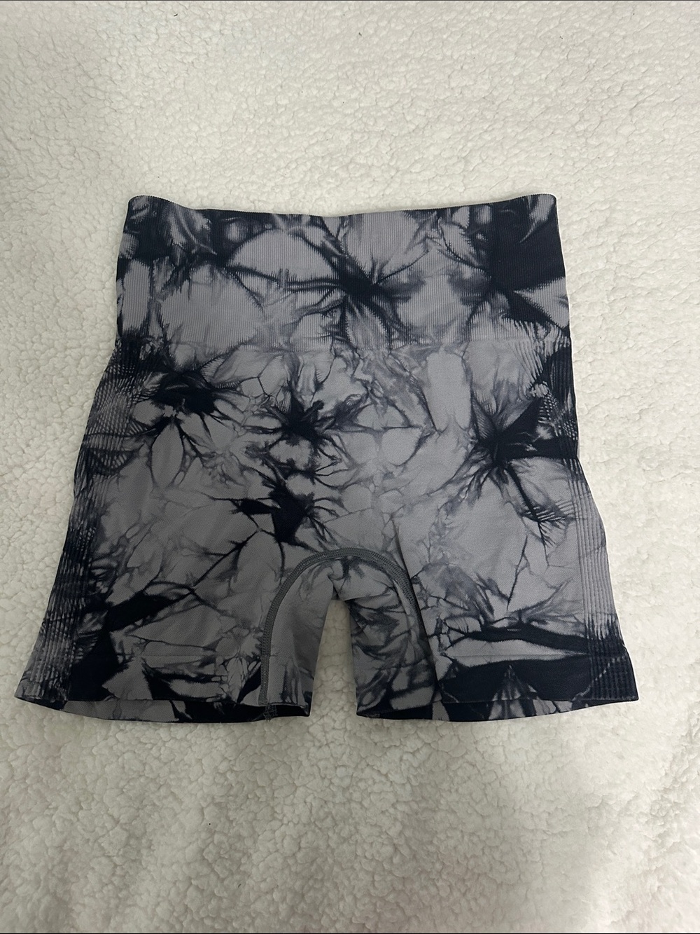 Tie-Dye High-Waist Bike Shorts - Black & Gray